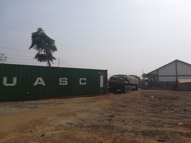 Togo Container bei der Kirche 45.jpg